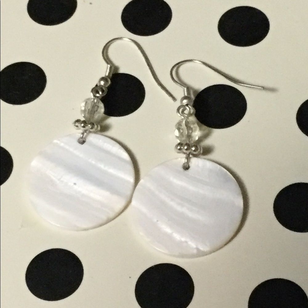 Shell circle earrings